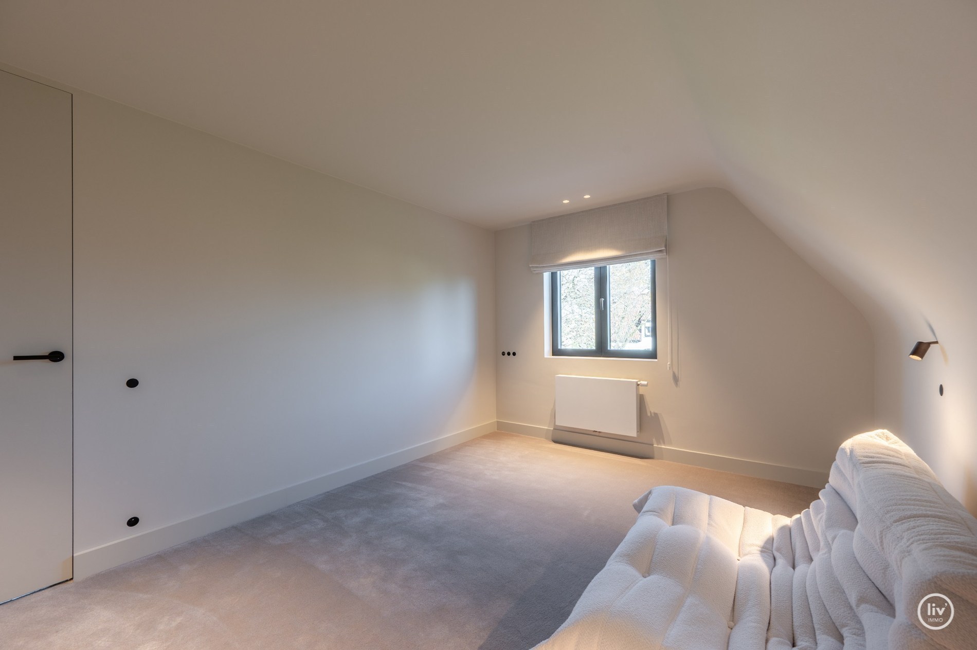 Magnifique villa rénovée, située sur un grand terrain de 1365 m2 dans un quartier résidentiel de villas, à proximité du centre de Knokke. 