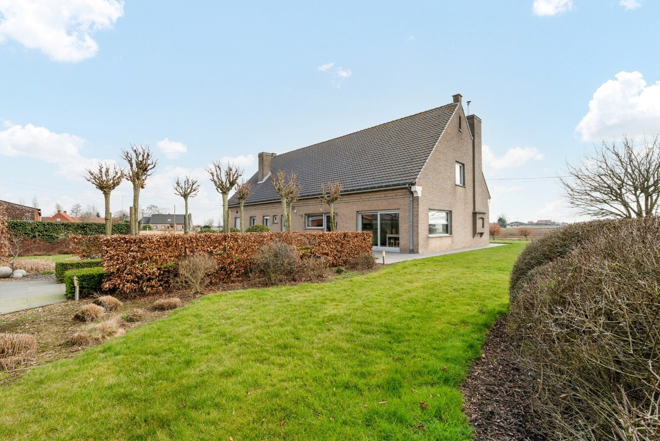 Ruime gezinswoning met tuin te huur in Westrozebeke 