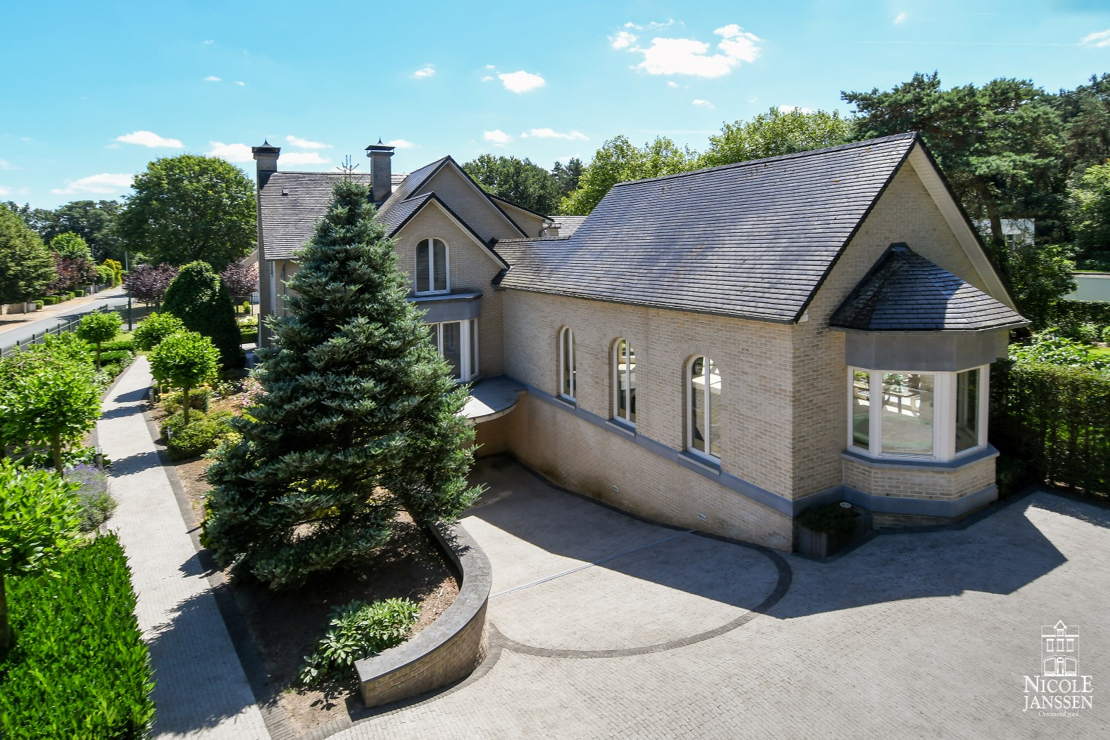 Exclusieve en ruim ingedeelde villa 