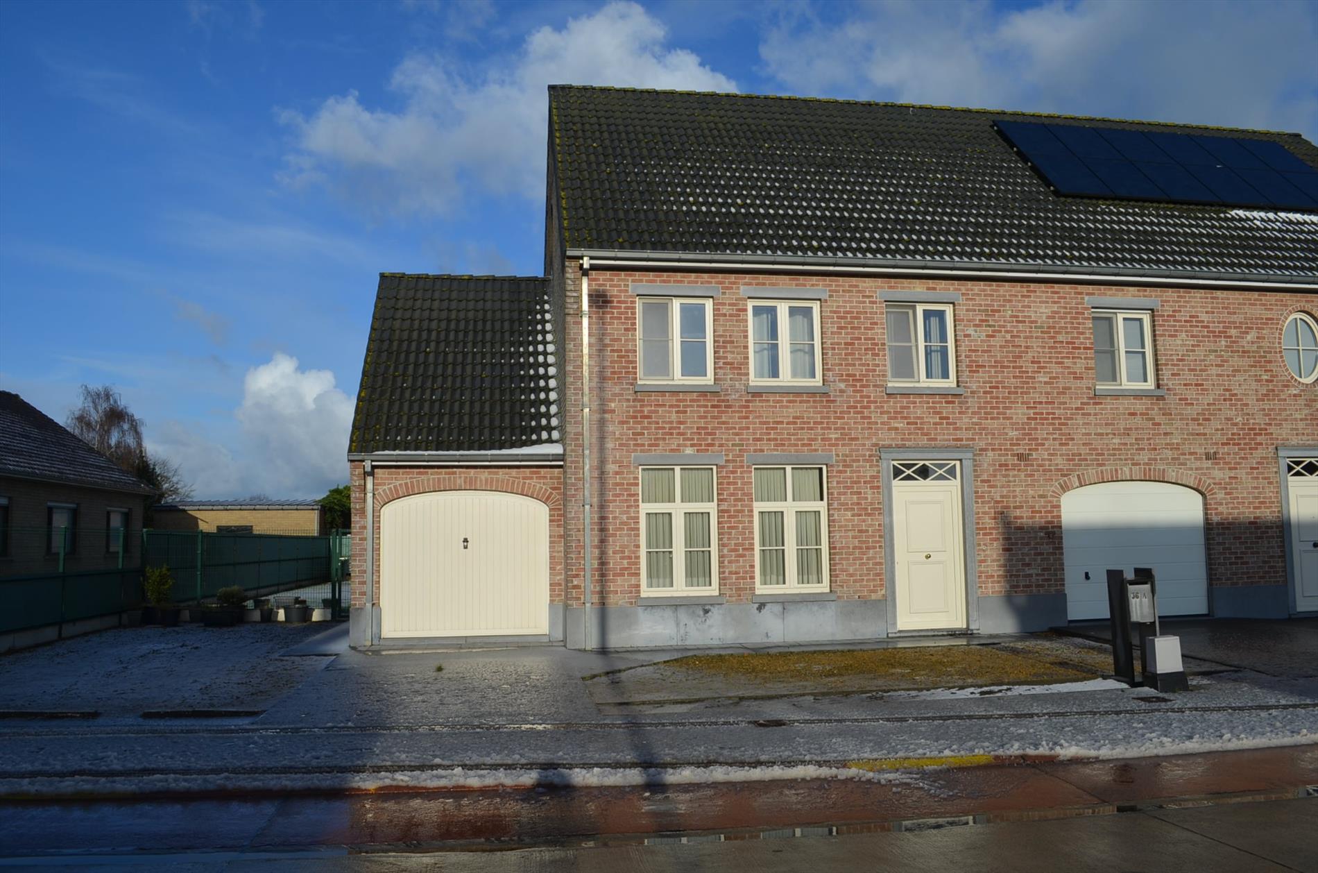 Gezinswoning met 2 slpks (mogelijkheid 3), garage en tuin nabij centrum Maldegem 