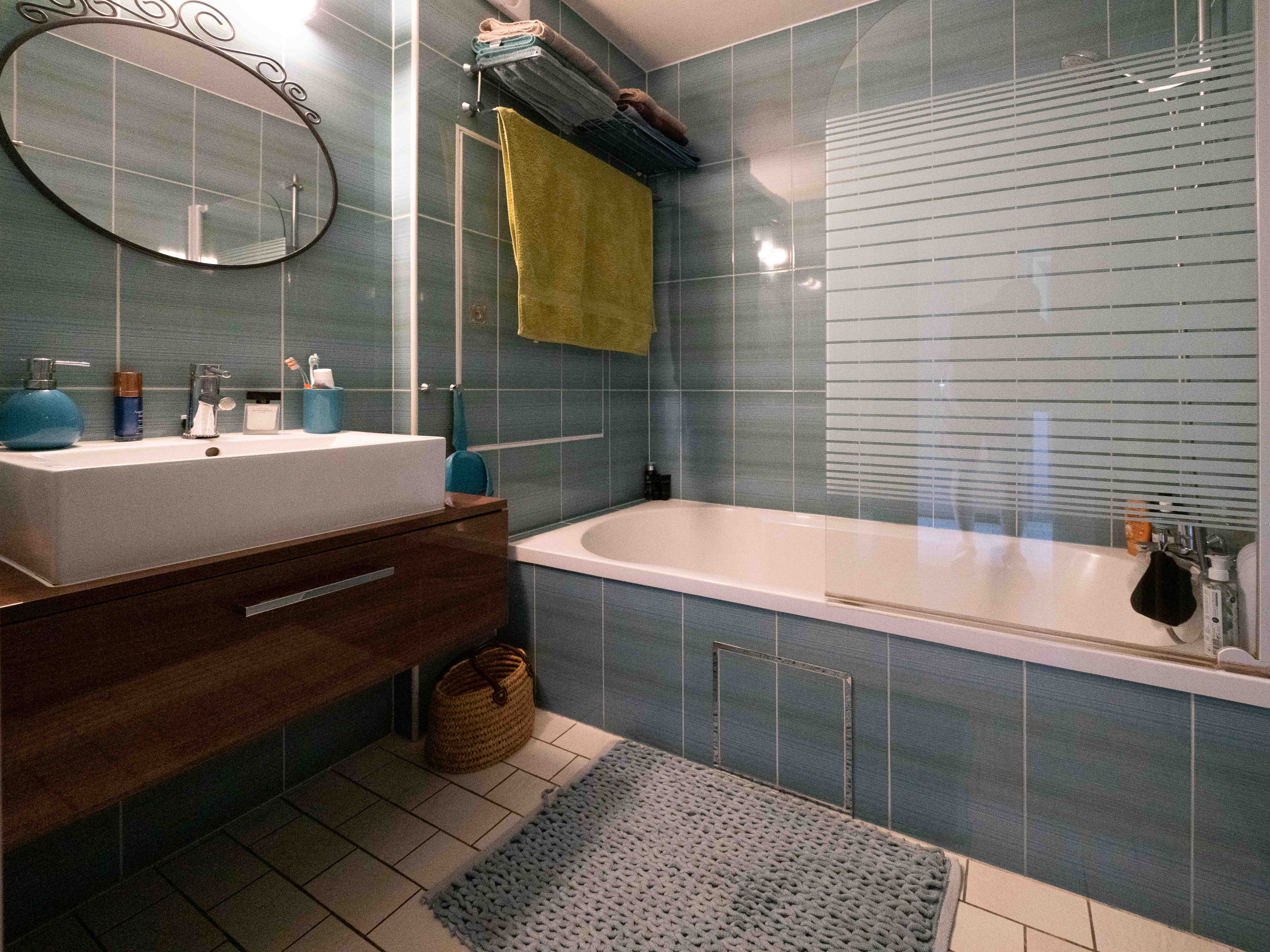 Maison (kangourou) très spacieuse avec jardin et double garage 