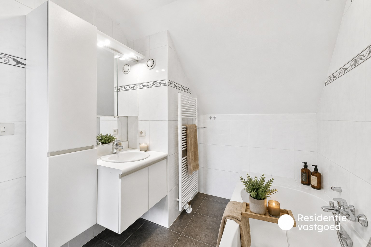 Duplex-appartement in rustige residentie met twee slaapkamers en terras 