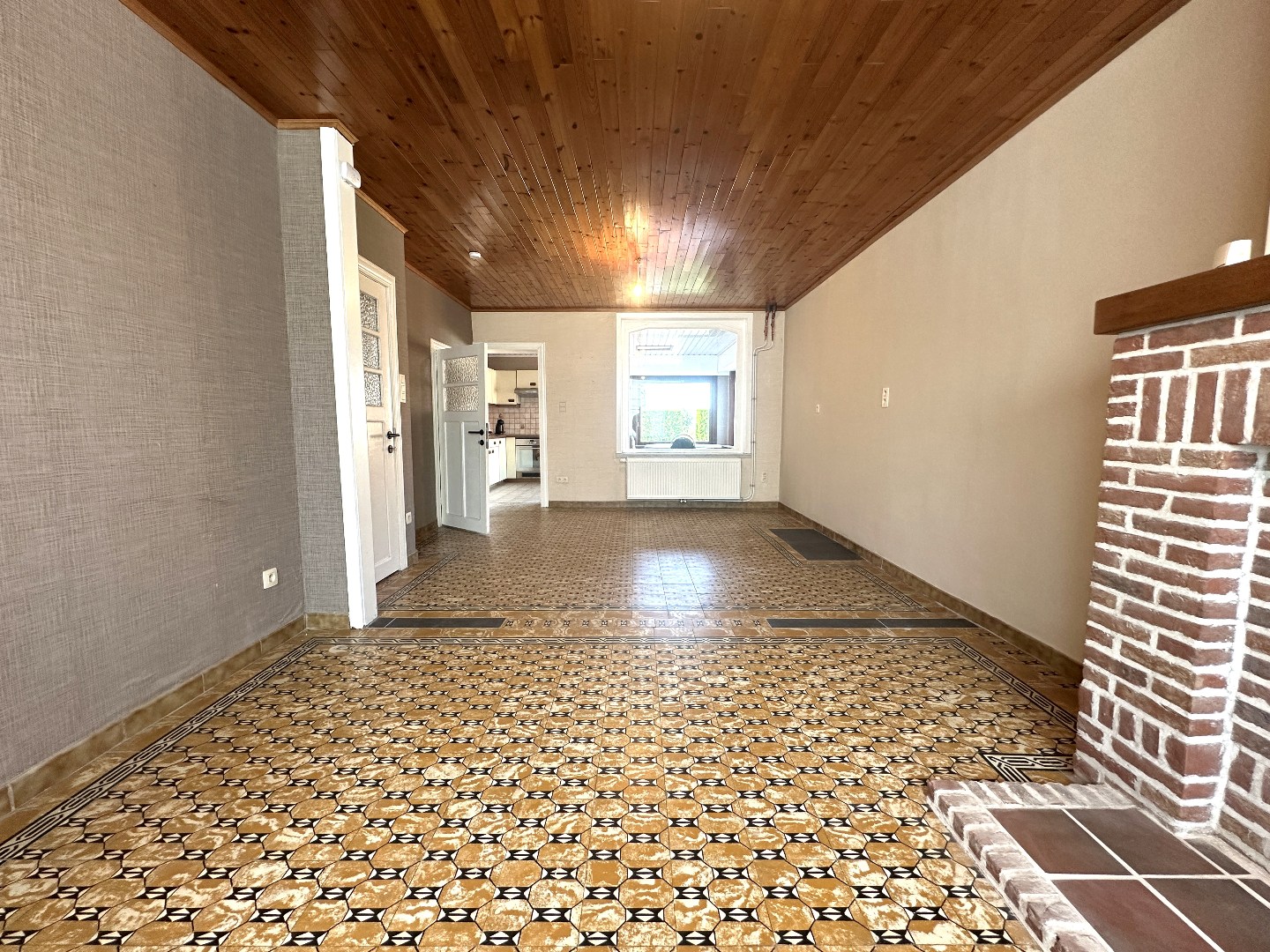 Instapklare woning met 2 slpk, garage en tuin, Aartrijke. 