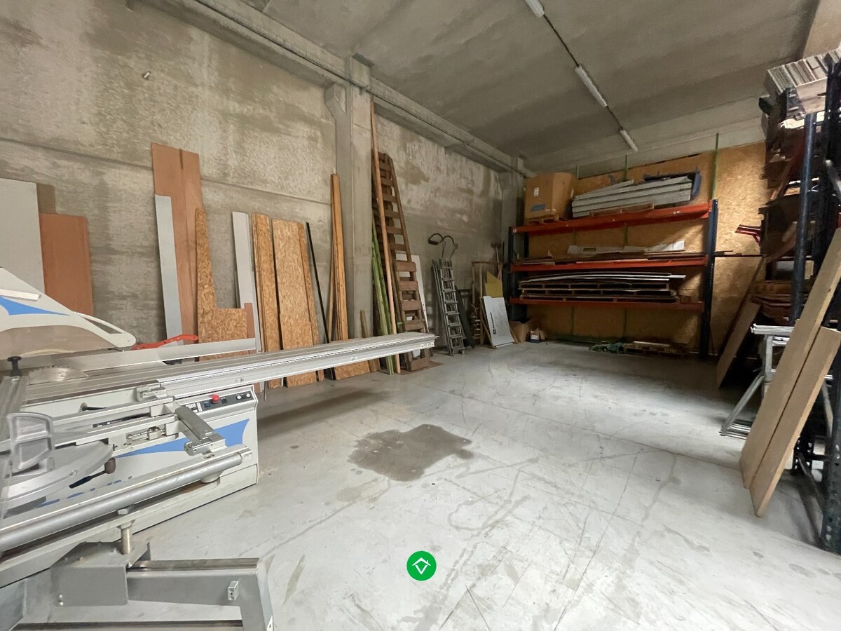 Loods/opslagplaats van 250 m² te Moorslede 