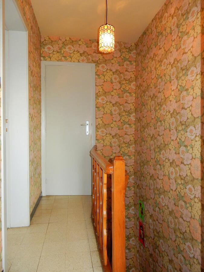 Op te knappen vrijstaande woning 