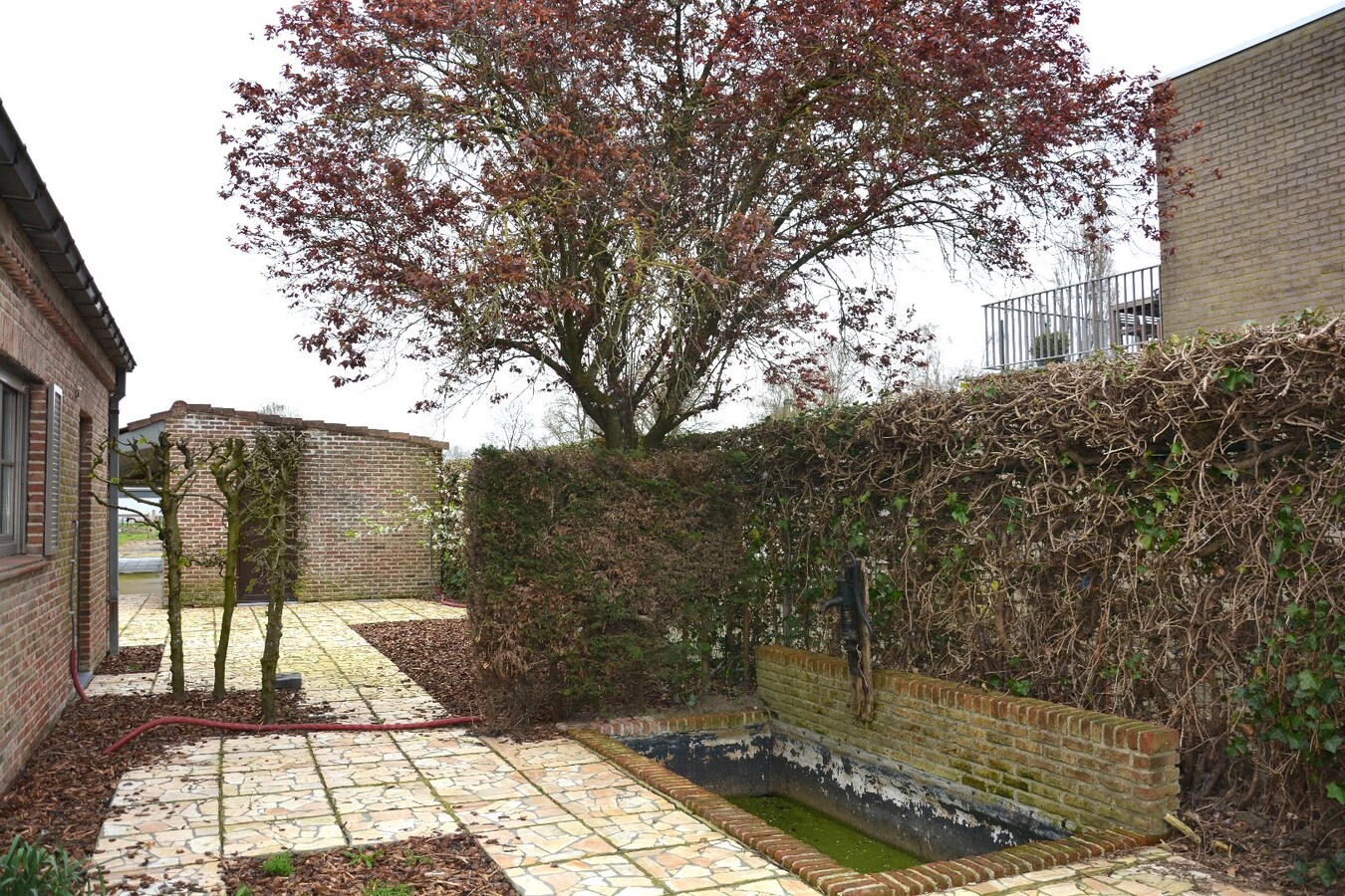 Te renoveren villa in bedrijventerreinzone voor KMO's 