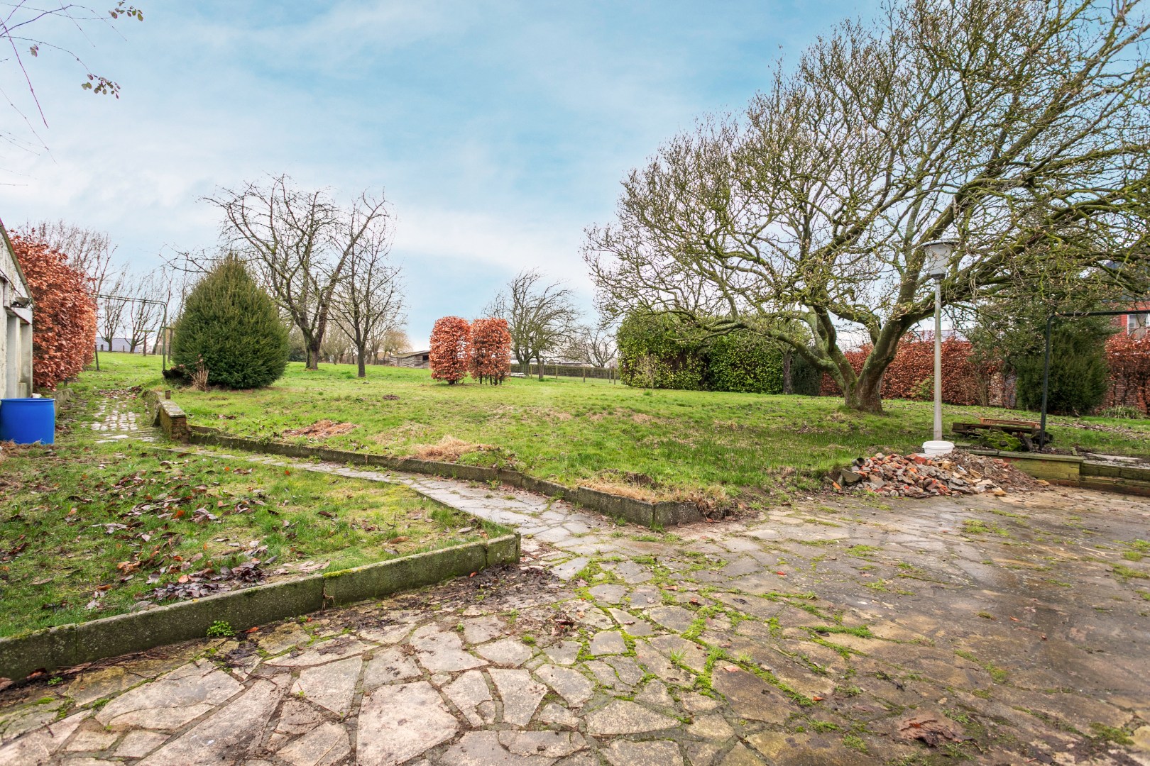 Ruime woning met veel potentieel in een groene omgeving op 39a 