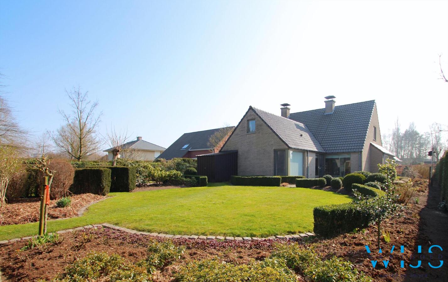 Prachtige instapklare tot in de puntjes onderhouden woning te Wachtebeke ! 