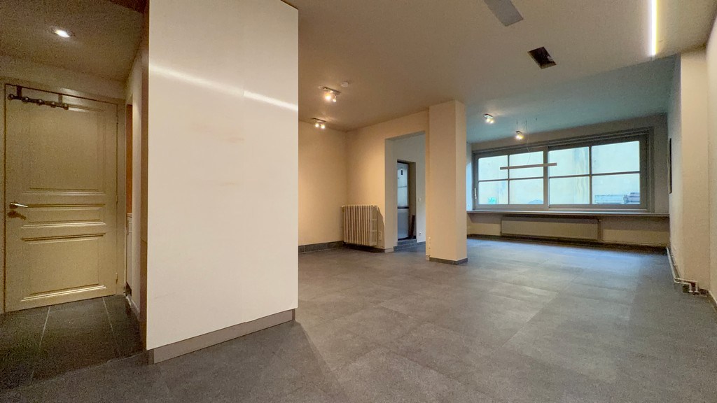 Kantoorgelijkvloers te huur op wandelafstand van Sint-Pietersstation in Gent