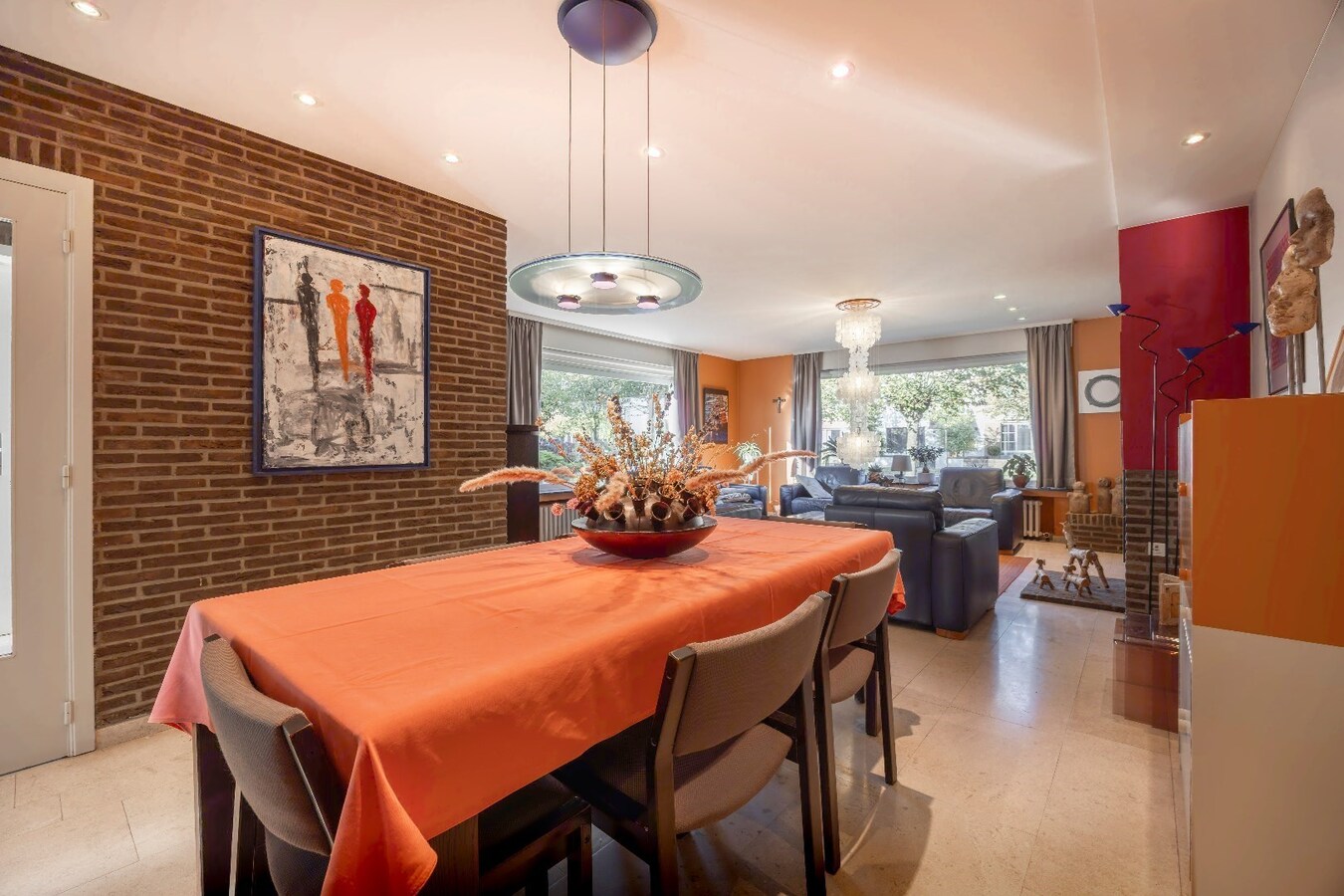 Stevig gebouwde gezinswoning met garage op zonovergoten perceel 