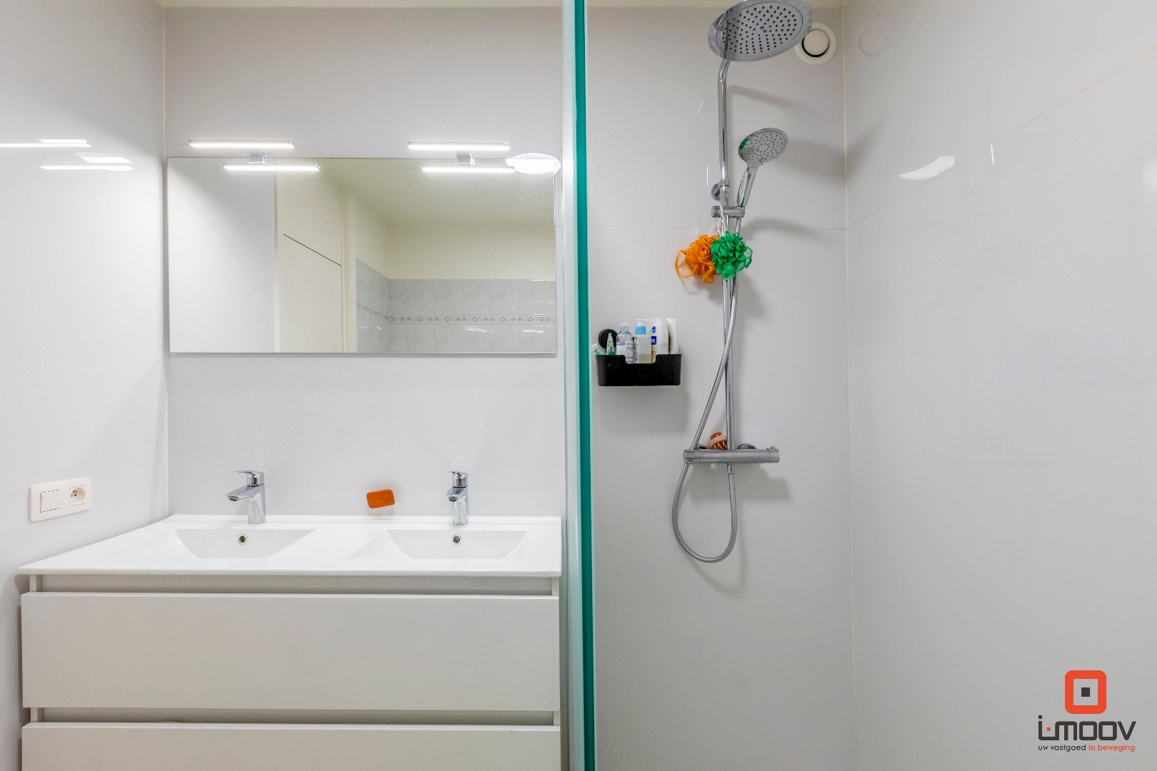 Lichtrijk tweeslaapkamer appartement met uniek waterzicht op Coupure Rechts 