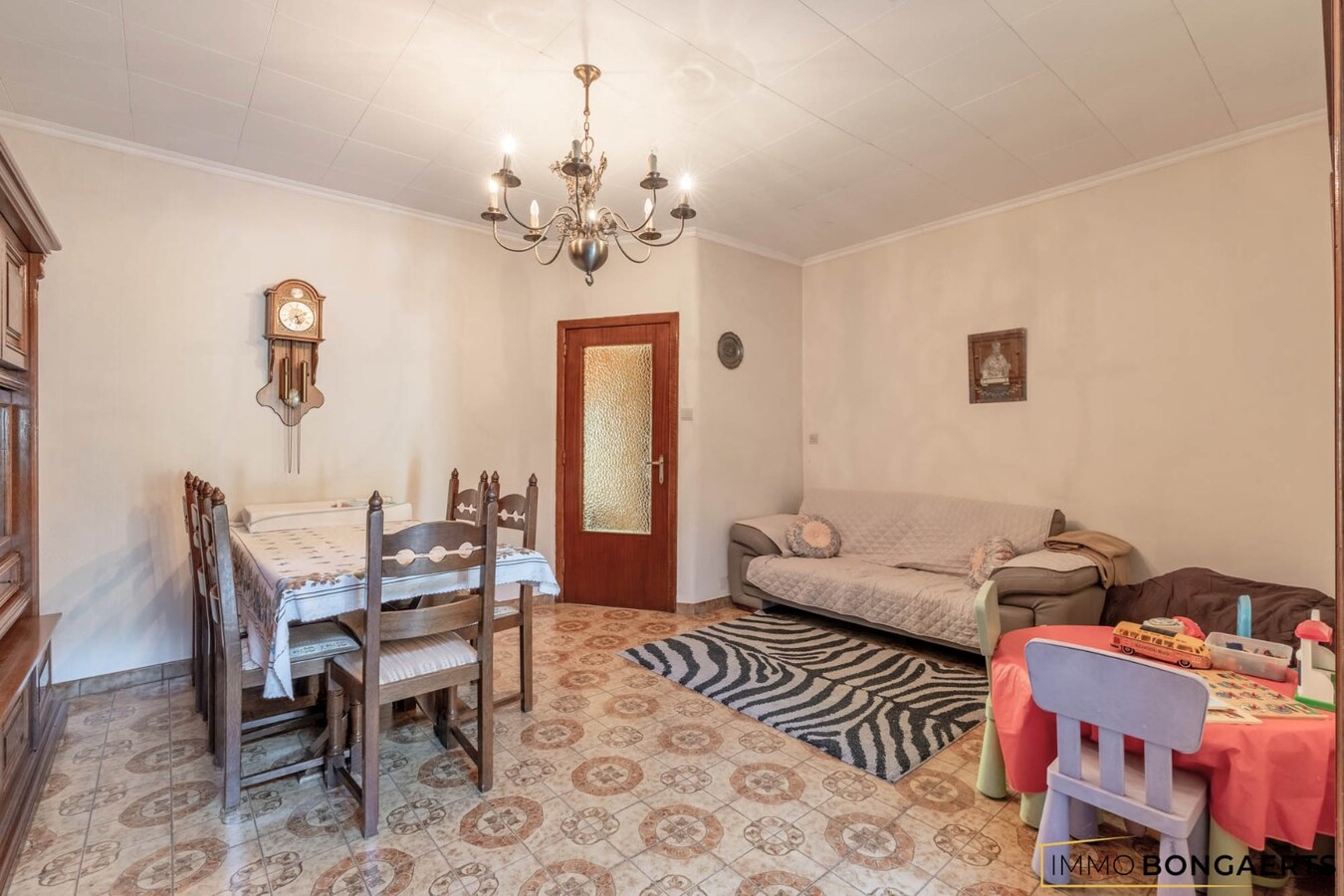 Ruime woning met tuin, garage en 4 slaapkamers. 