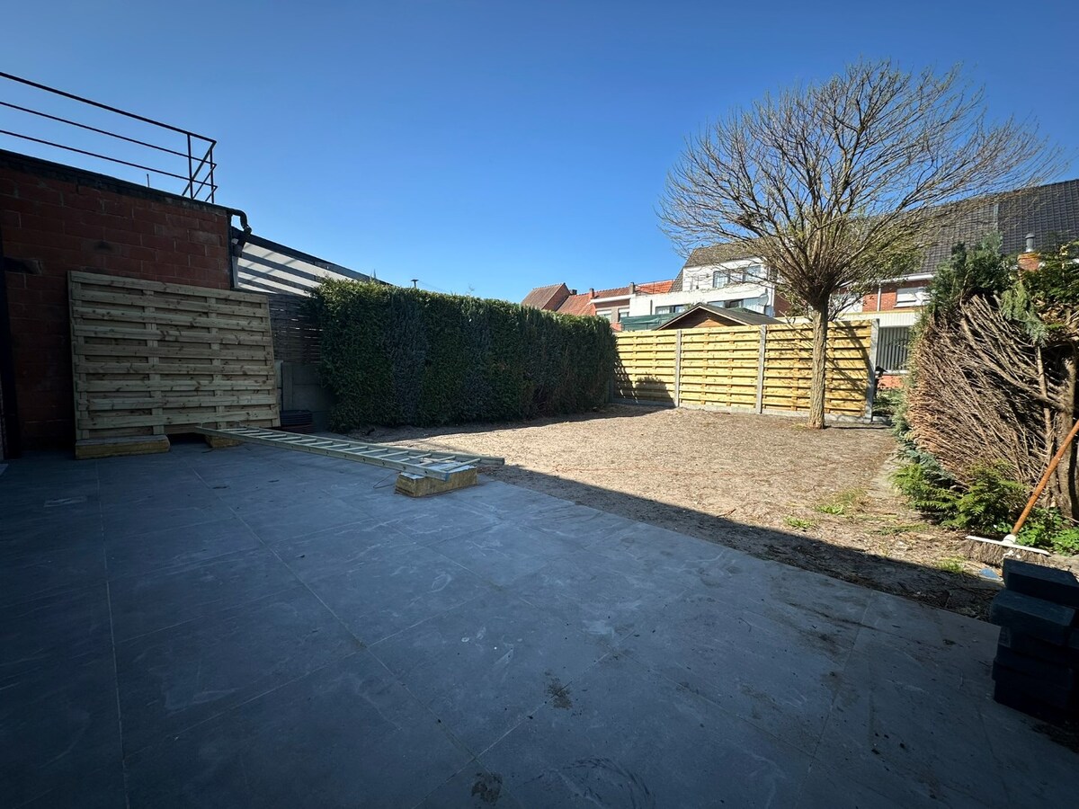 Instapklare nieuwbouwwoning met 4 slaapkamers, garage én tuin – energiezuinig wonen in hartje Sint-Antonius 