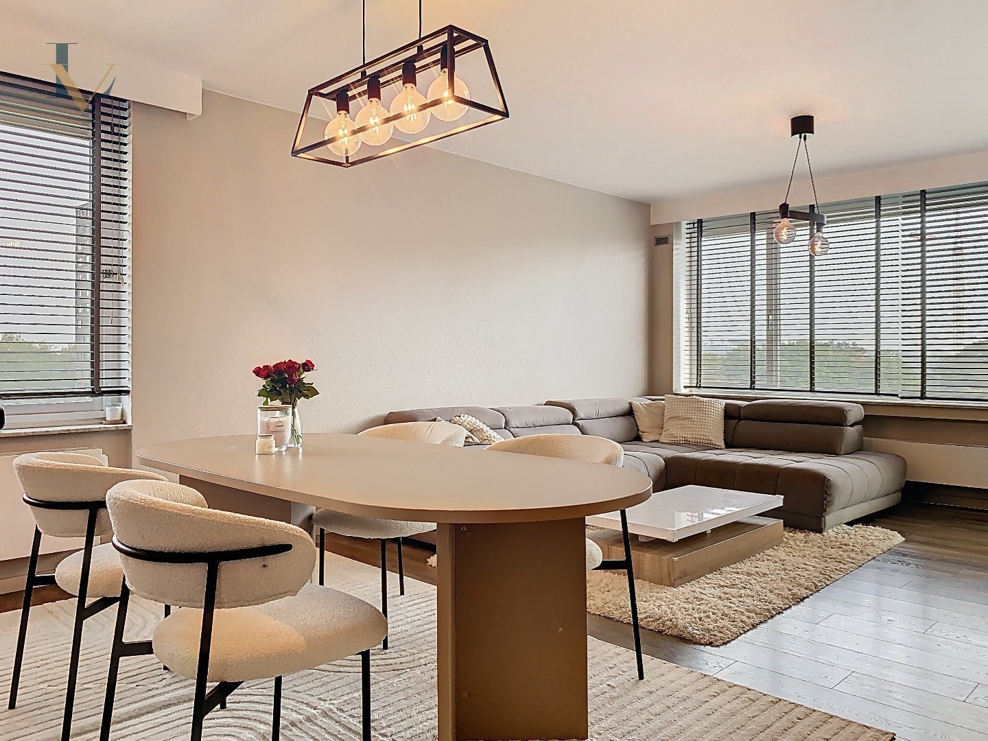 Recent gerenoveerd  drie slaapkamer appartement  met vrij zicht op Bosuilplein en ruim terras 