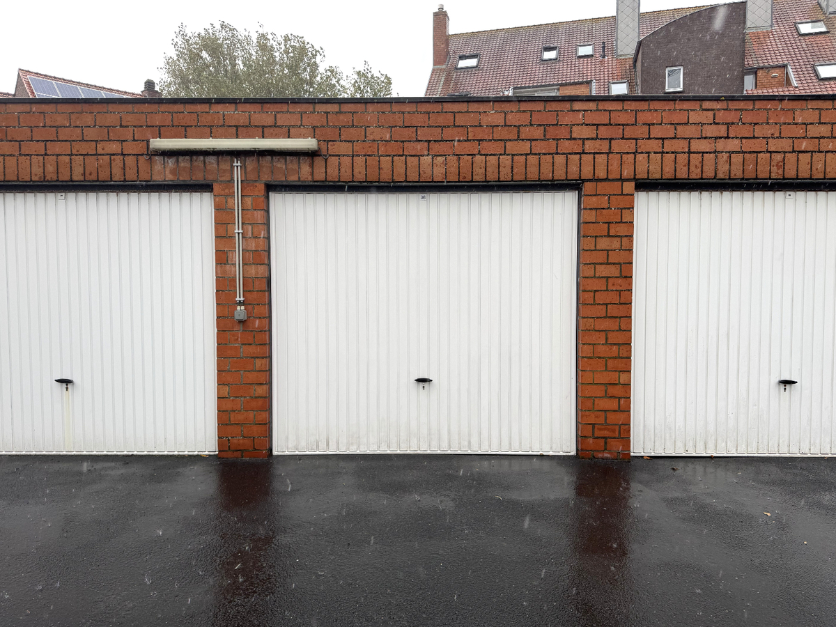Garage in het centrum van Heist 