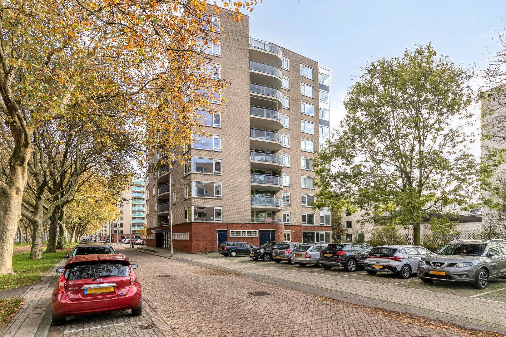 Op centrale locatie in de wijk Prinsenland gelegen 3 kamer hoek-appartement met ruim terras. 