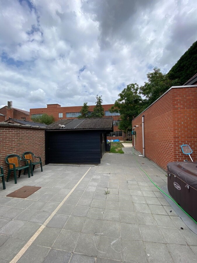 Te huur Handzame: woning met 4 slaapkamers en garage 