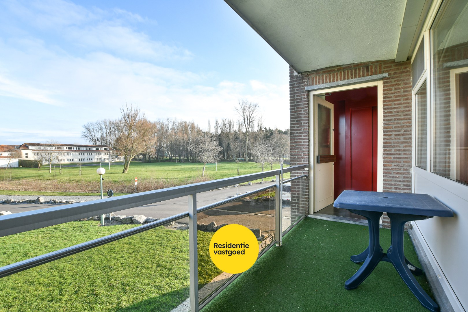 Eénslaapkamerappartement met terras, vlakbij strand en zee! 