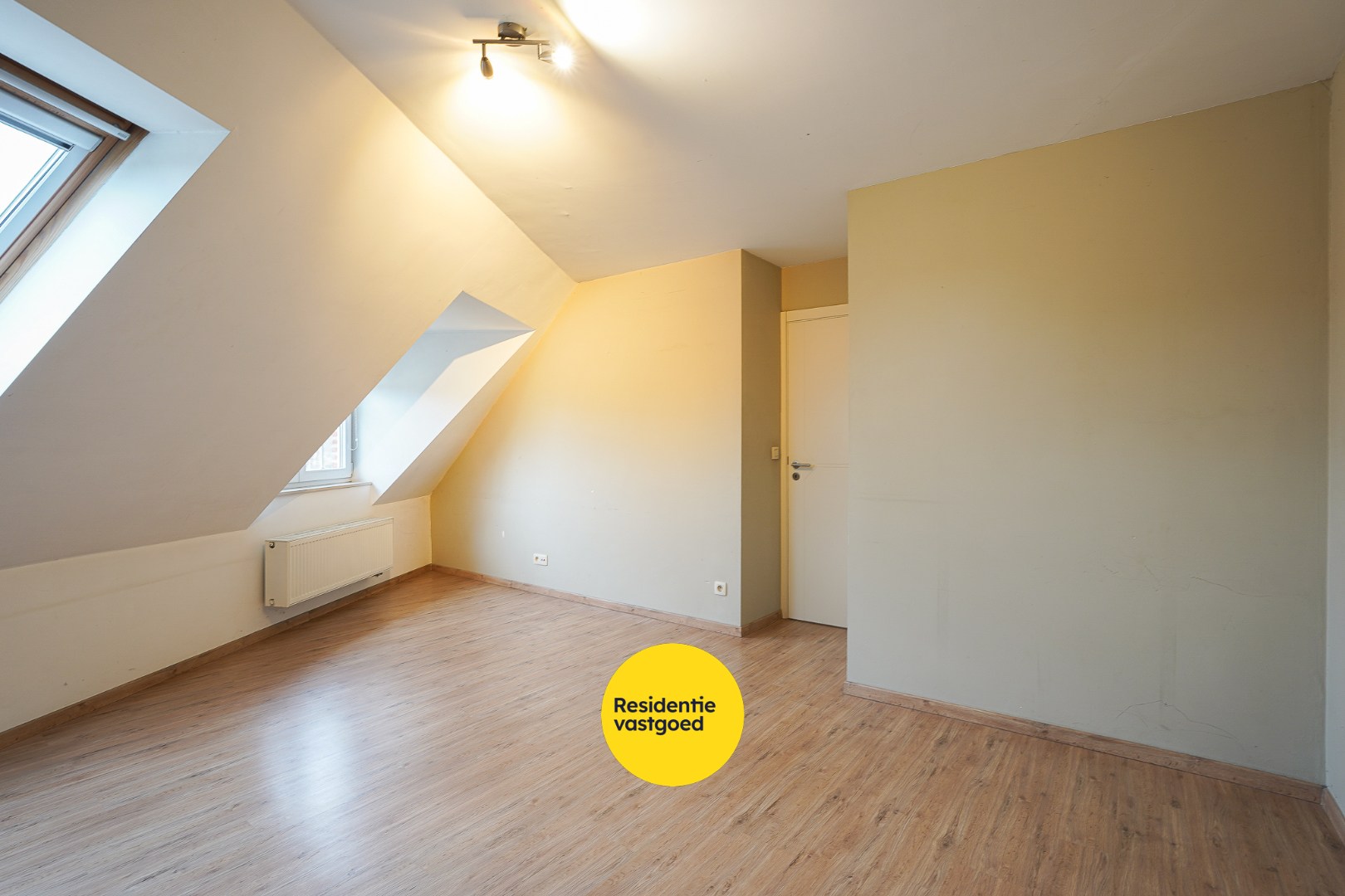 Instapklare duplex (130 m²) in het hart van Eernegem 