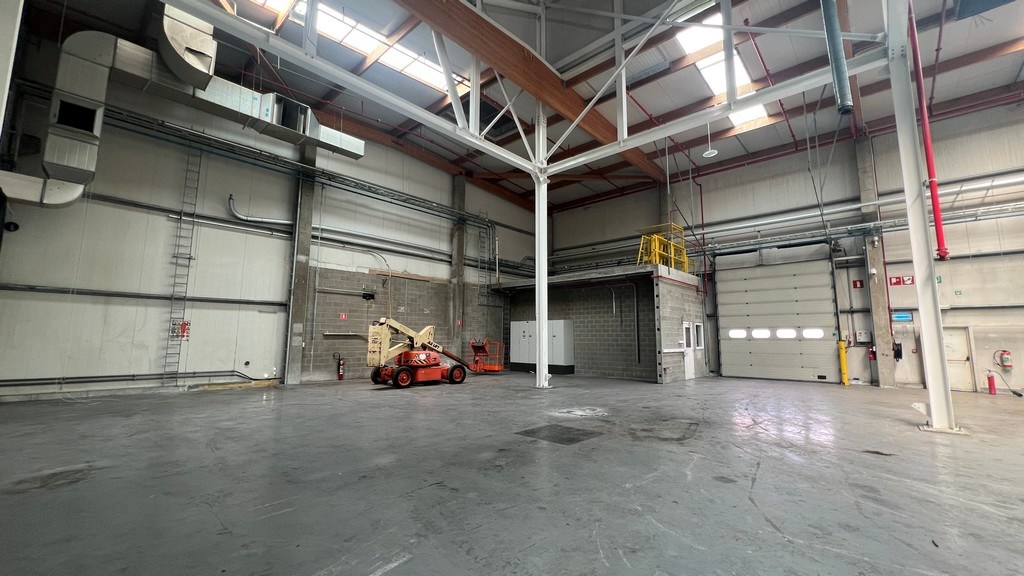 Logistiek bedrijfspand te huur in de haven van Gent