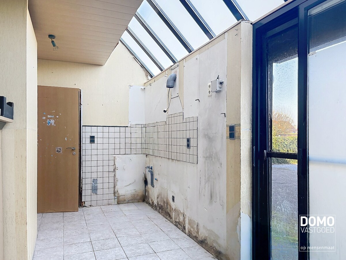 VOLLEDIG TE RENOVEREN HANDELSPAND MET WOONST IN KERMT 