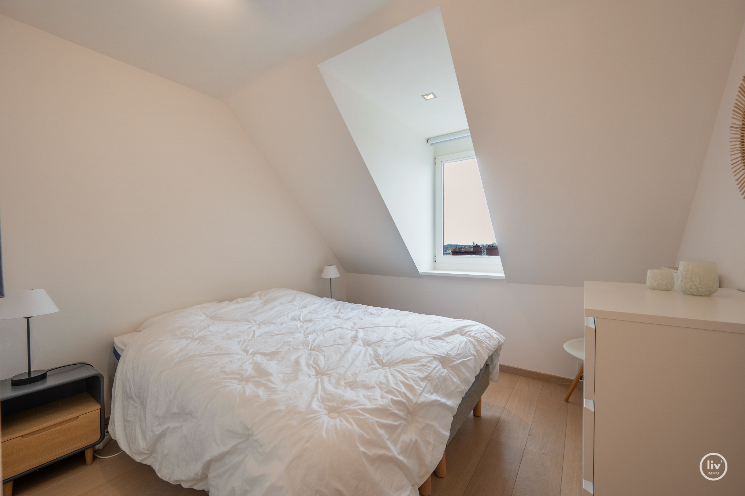 Zuidgericht en tevens instapklaar 4-slaapkamer appartement (159m2!) voorzien van 2 ruime terrassen met mogelijkheid tot aankoop van een XL-garagebox. 