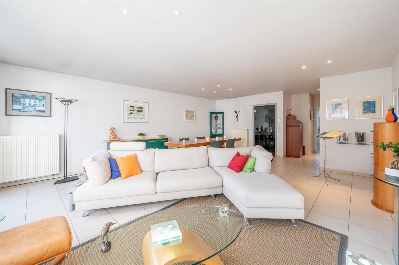 Goed gelegen woning met 4 slaapkamers, tuin &amp; parkeerplaats te Duinbergen 