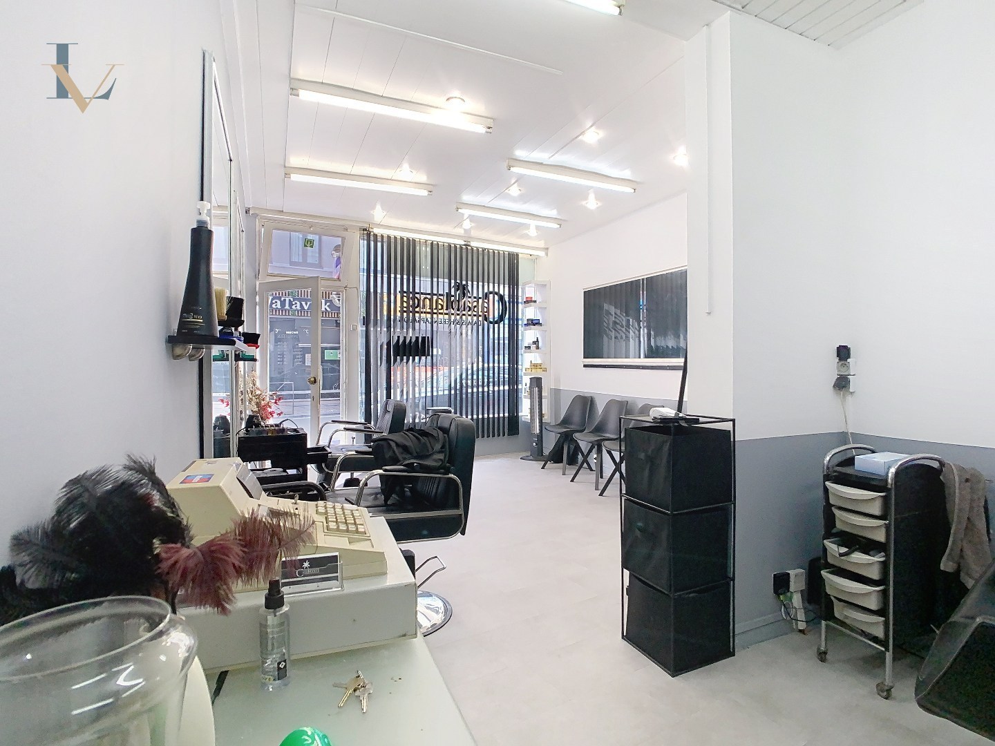 Te renoveren opbrengsteigendom met handelspand en woonunits/ ook geschikt als projectgrond 