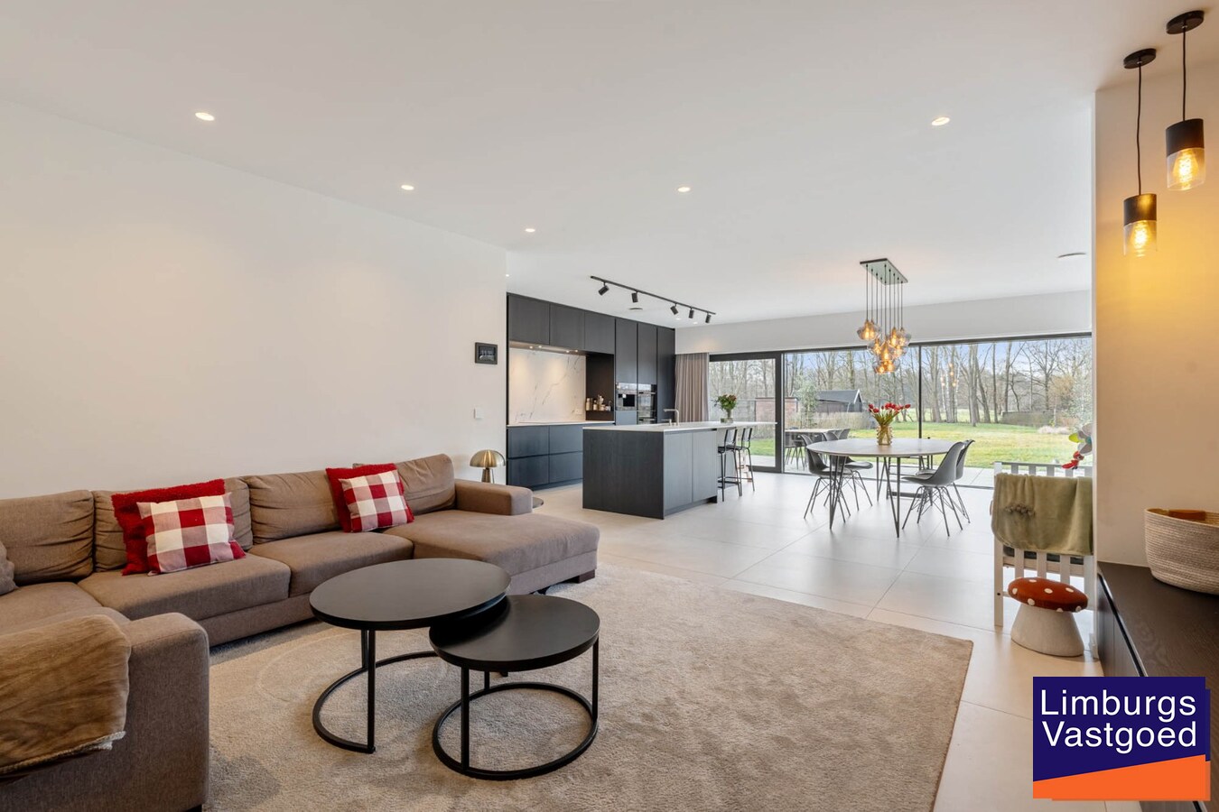 Hoogwaardig afgewerkte gezinswoning, 4 slpk, op 48a23ca, nabij centrum 