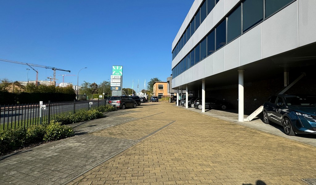 Kantoor te huur op toplocatie aan klaverblad E40xE17 in Gent
