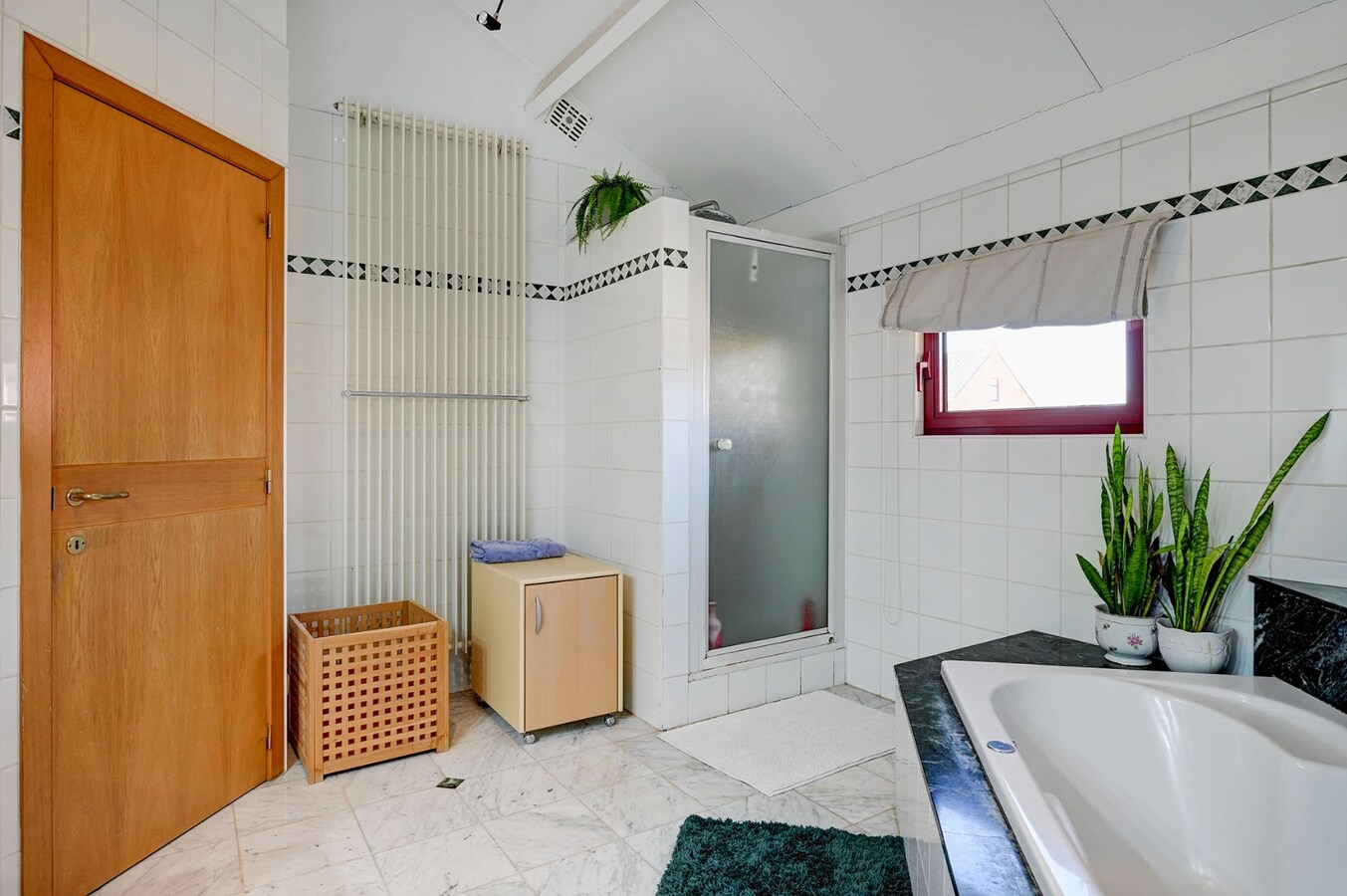 Uitzonderlijk kantoorgebouw met woonst 