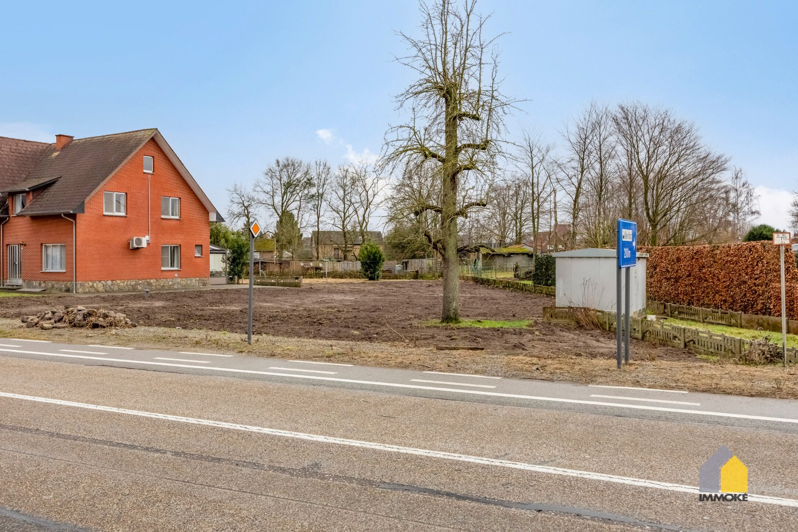 Neeroeteren: Bouwgrond van 8 a 40 ca voor open bebouwing. 