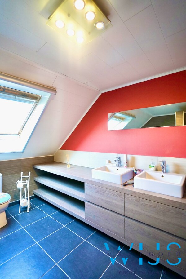 Ideale gezinswoning op 555 m² met 2 garages te Evergem ! 