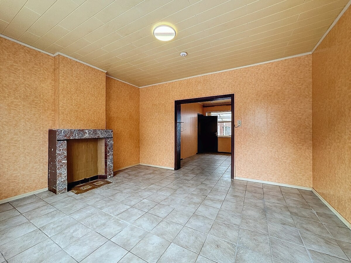 Ruime, te renoveren woning met grote tuin te Herzele 