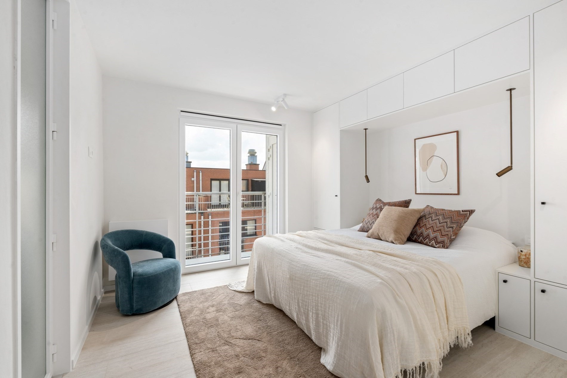 Integraal gerenoveerd appartement genietend van een panoramisch uitzicht op de zeedijk te Duinbergen! (mog tot aankoop van een garage) 