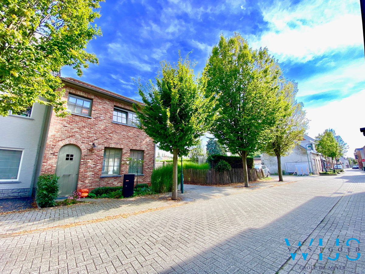 Prachtig afgewerkt landelijk woonhuis in hartje Ertvelde ! 