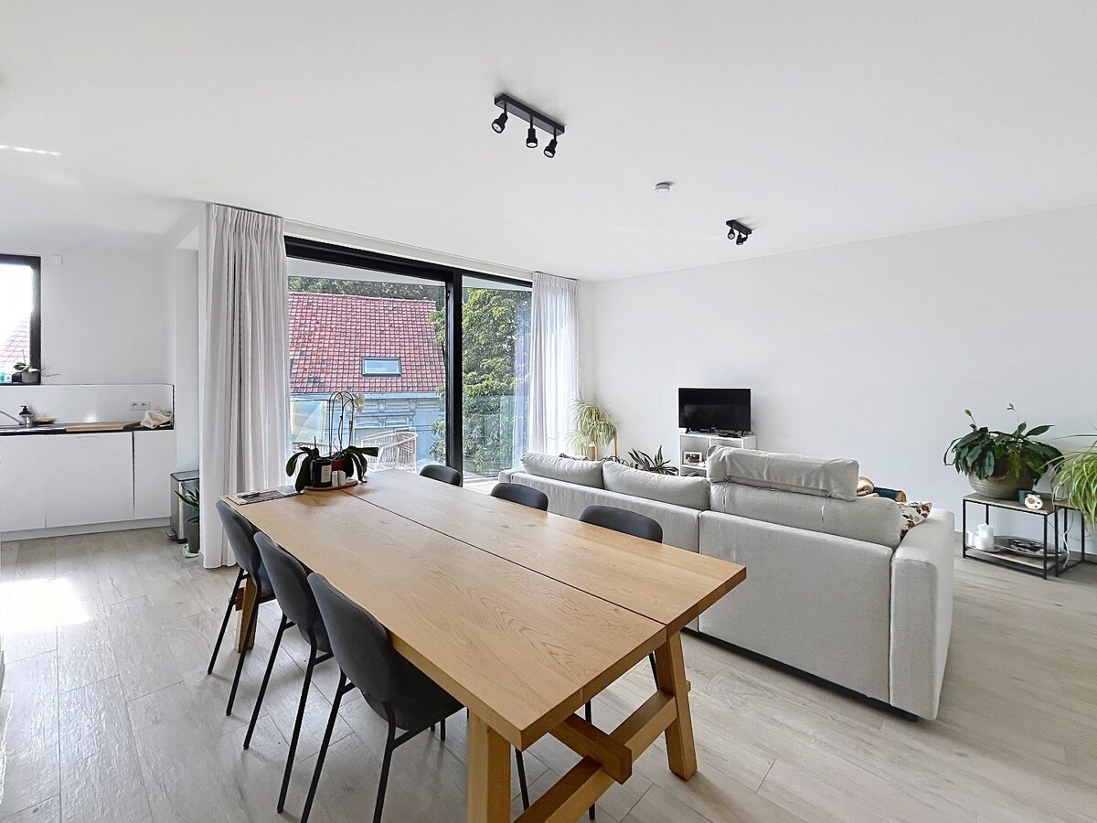 Topappartement 2-slaapkamer appartement met garage in hartje Aalter 