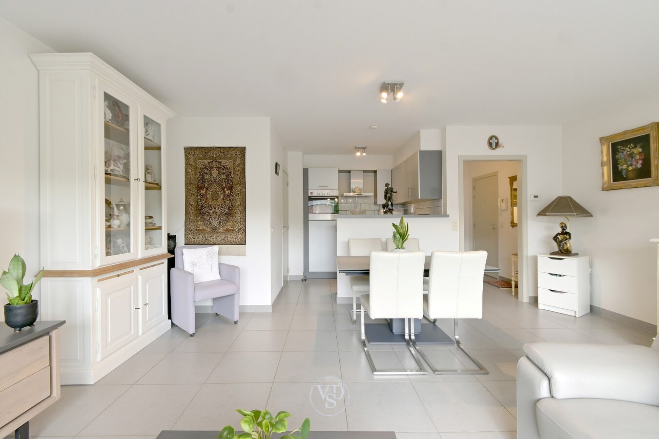 Klassevol appartement met terras (incl.  garagebox). 