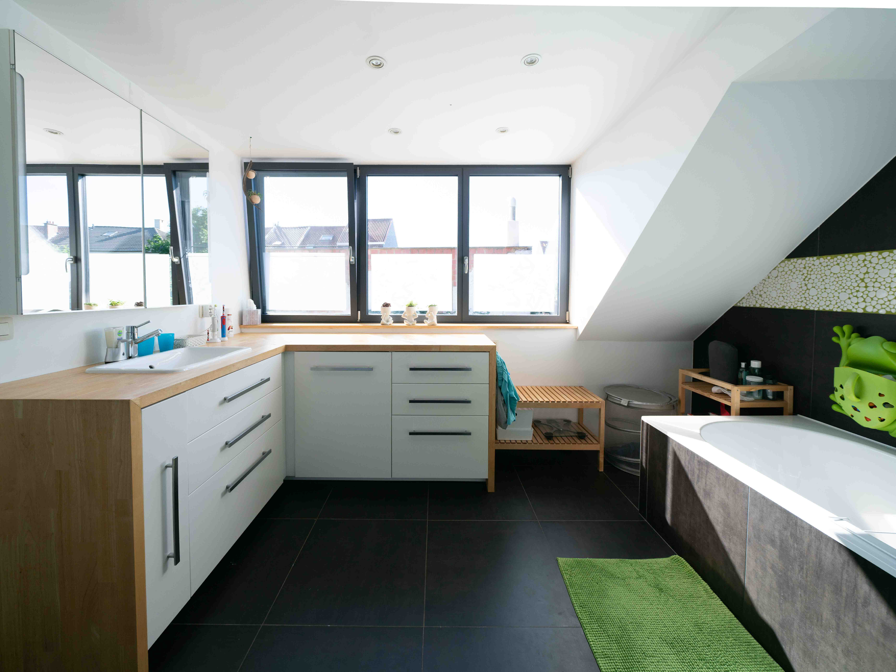 Volledig gerenoveerde woning met 4 kamers, tuin en garage 