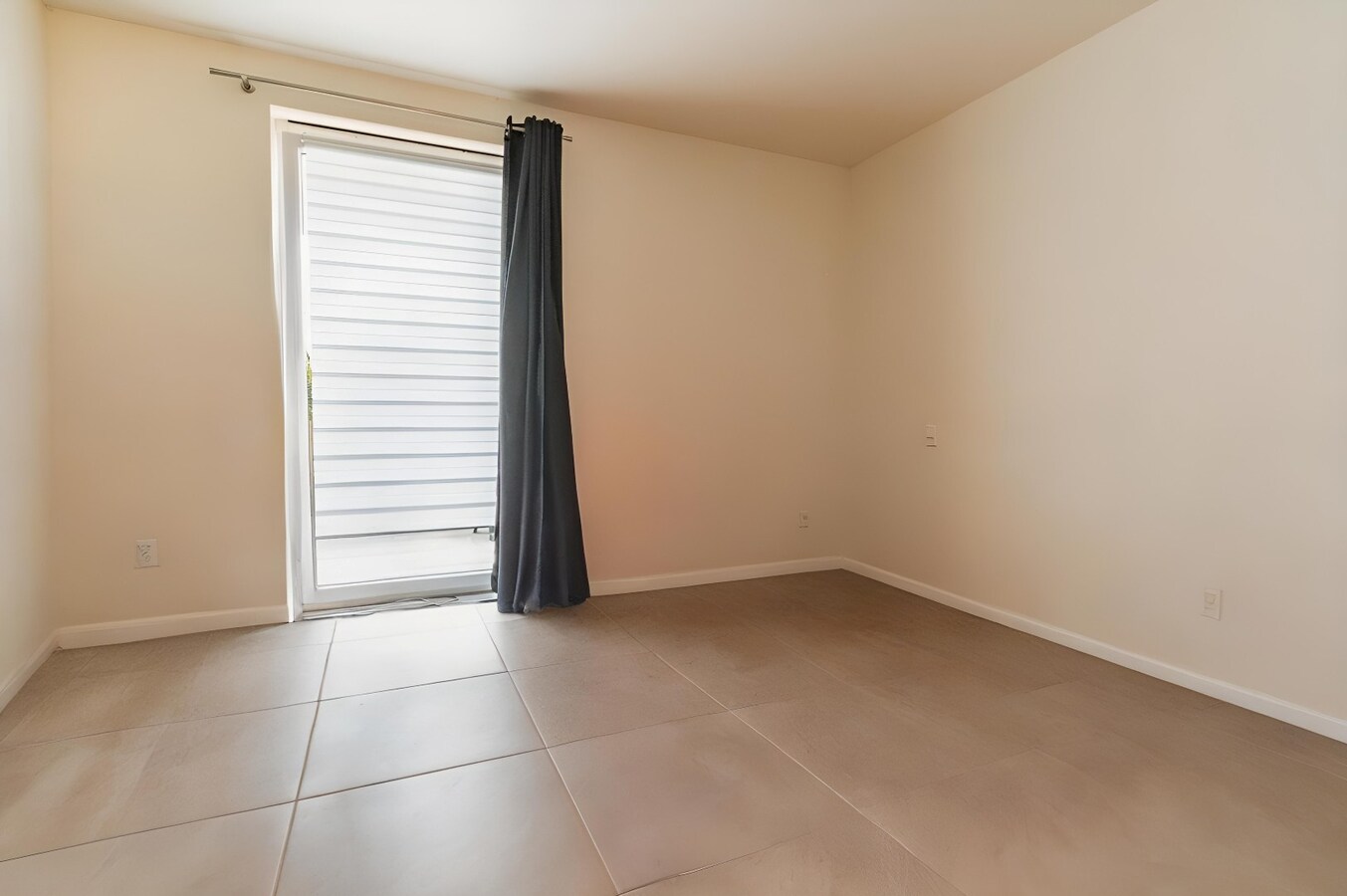 Appartement rez-de-chaussée avec terrasse, cave et parking privatif ! 