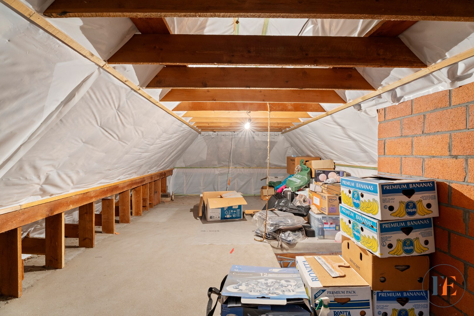 Huis met inpandige garage, tuin en  atelier te Wondelgem 