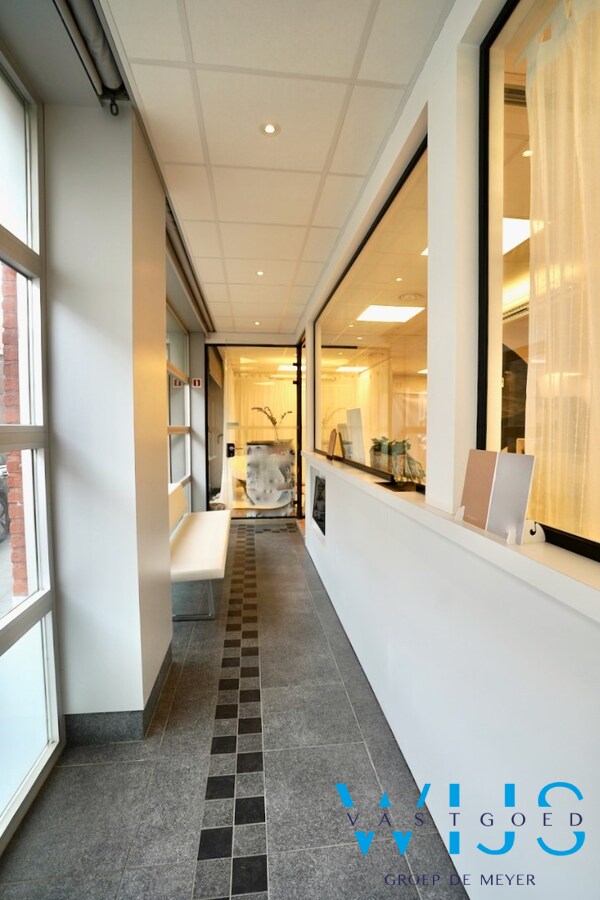 Multifunctioneel handelspand te centrum SLEIDINGE! 