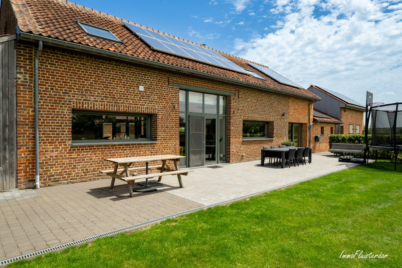 Unieke, gerenoveerde hoevewoning met paardenfaciliteiten, bijgebouwen, uitzonderlijk potentieel en zeer bereikbare ligging 