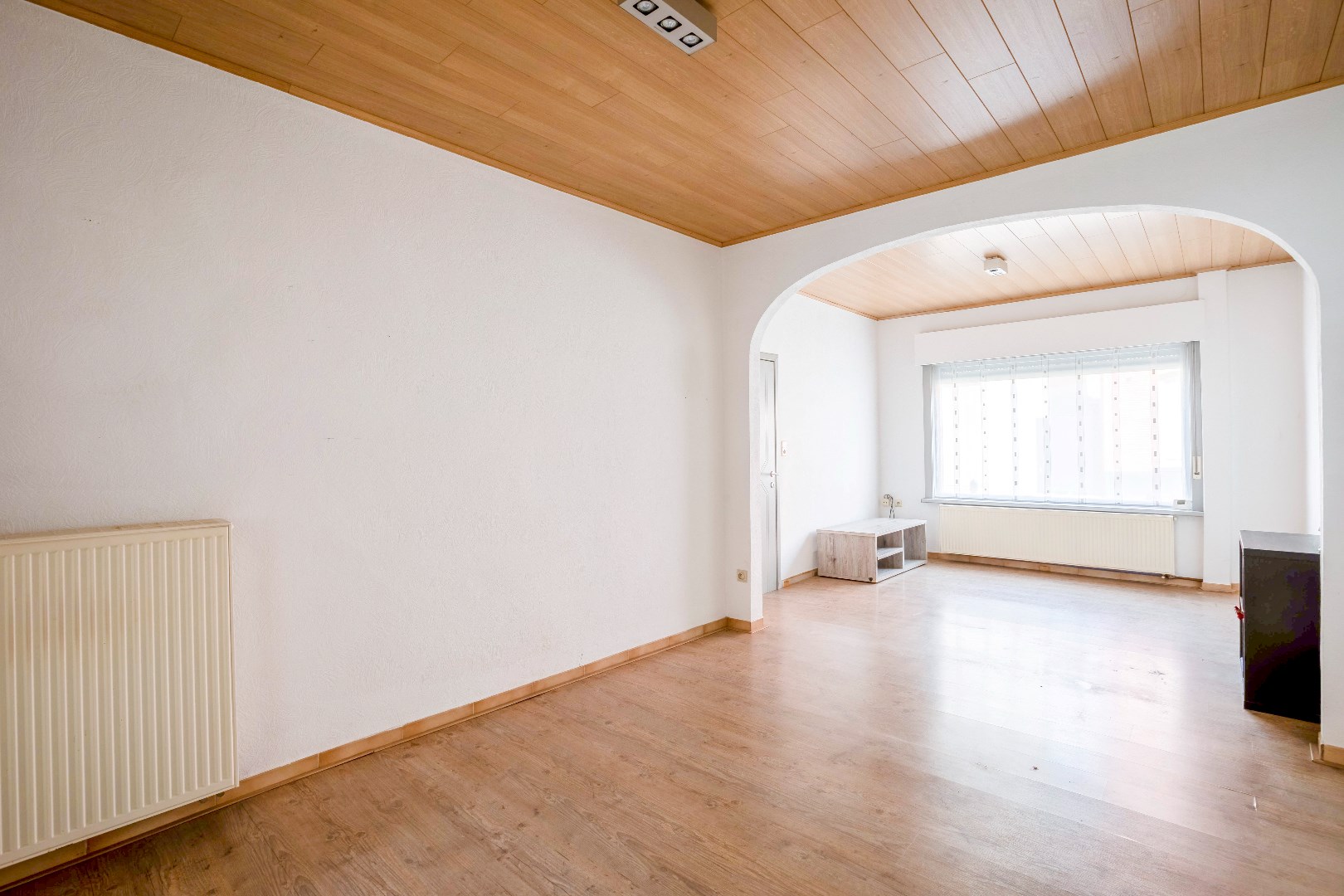 Toffe woning in rij met ingerichte tuin en garagebox 