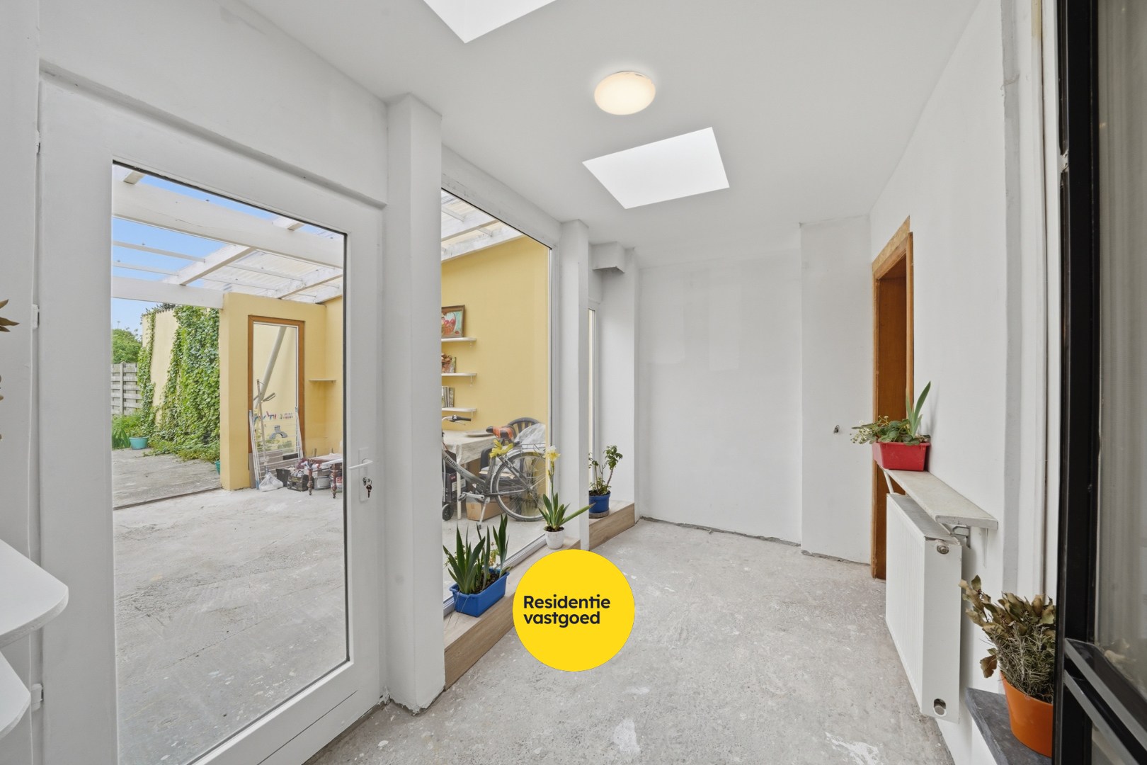 Verder af te werken woning in centrum Oudenburg 