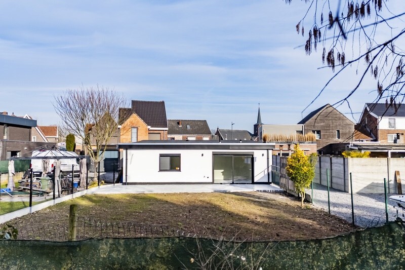 Gerenoveerde bungalow in pittoresk Uikhoven (Maasmechelen). 