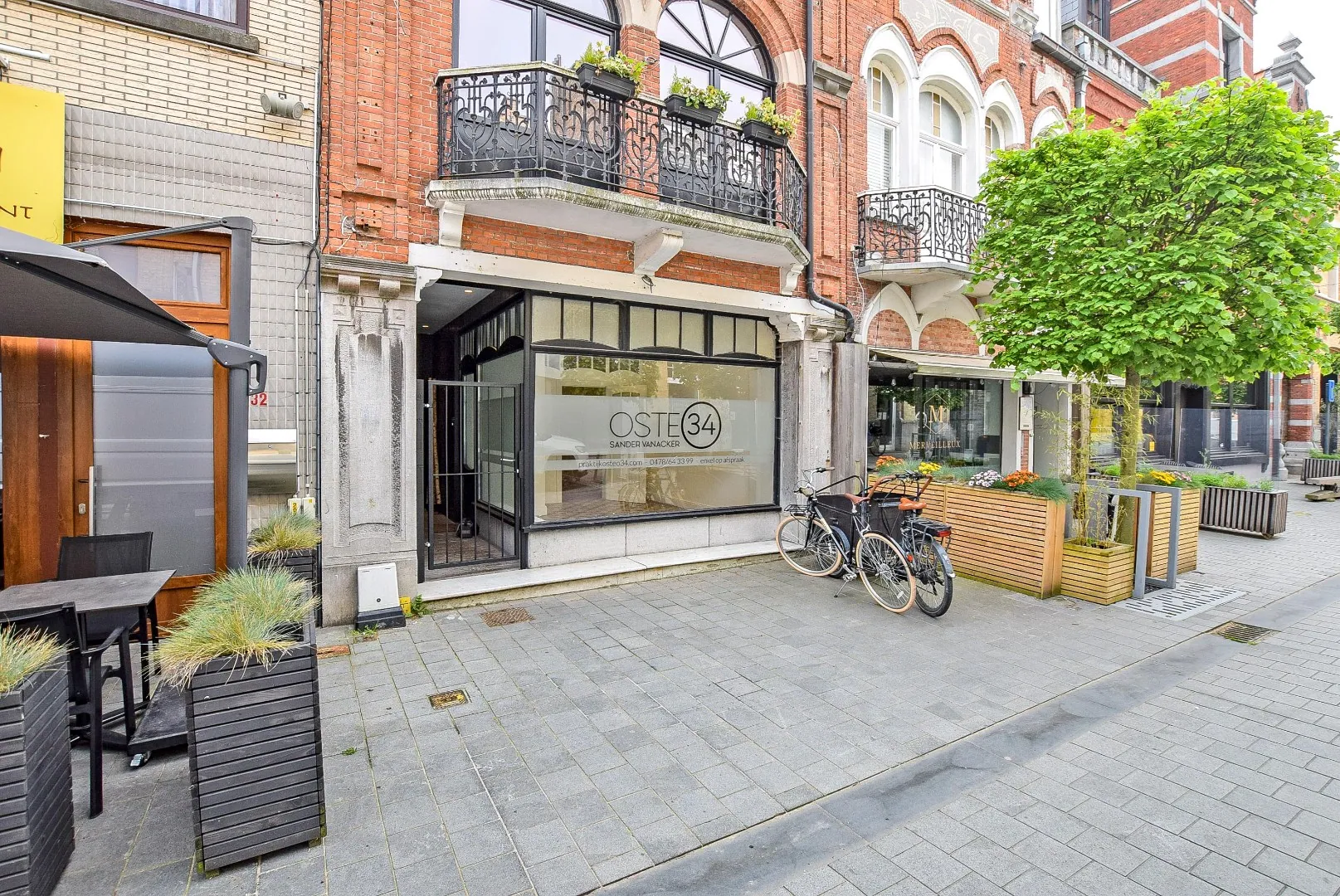 Prachtige gelegen handelspand (kantoor/winkel/praktijk) in de Marktstraat van Nieuwpoort-Stad.