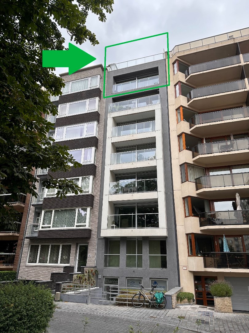 RUIME DUPLEX PENTHOUSE MET TERRASSEN OP TOPLIGGING 