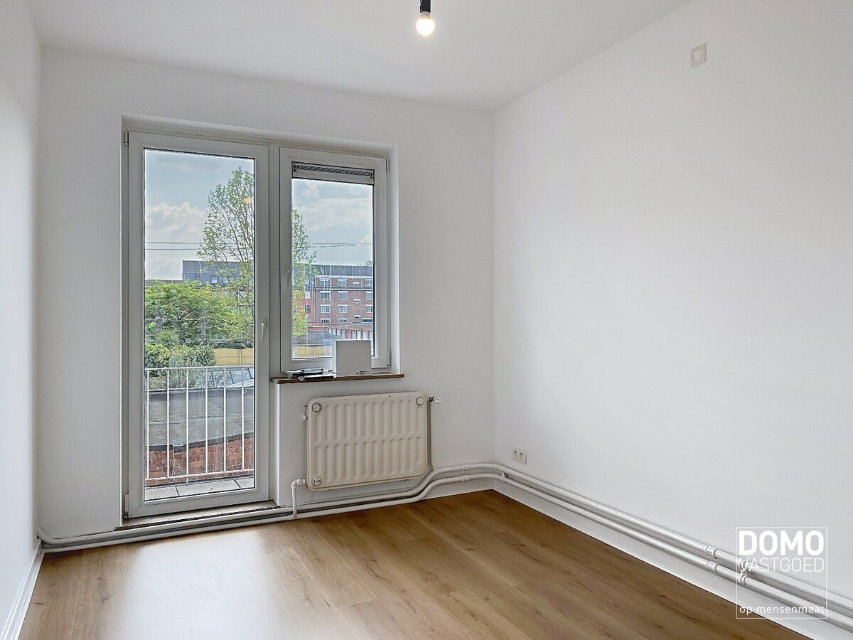 APPARTEMENT MET 2 SLAAPKAMERS EN GARAGEBOX NABIJ CENTRUM VAN HASSELT 