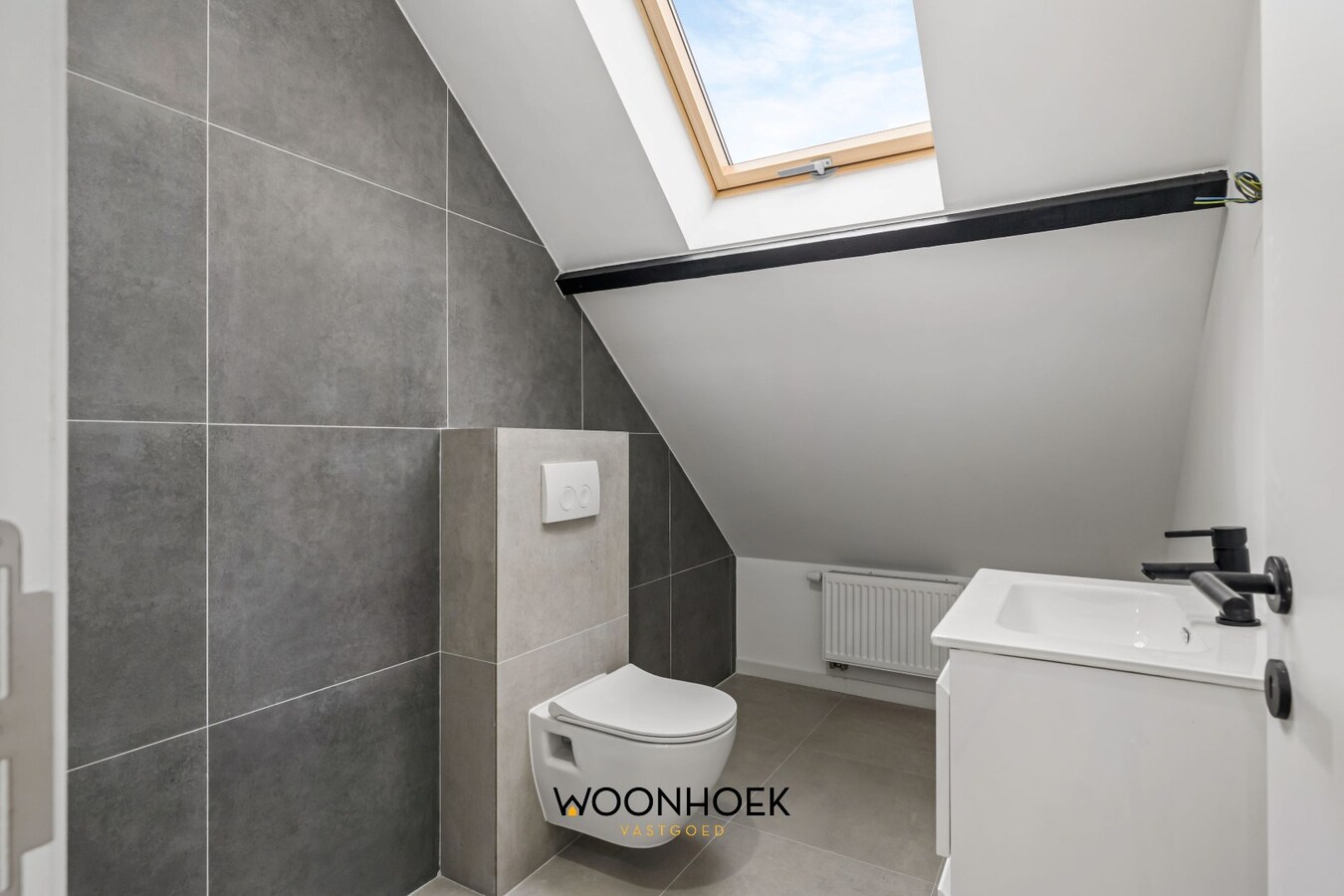 Gerenoveerde, 6-slpk woning, zonnige tuin en 2 bdkms te Sint-Niklaas! 